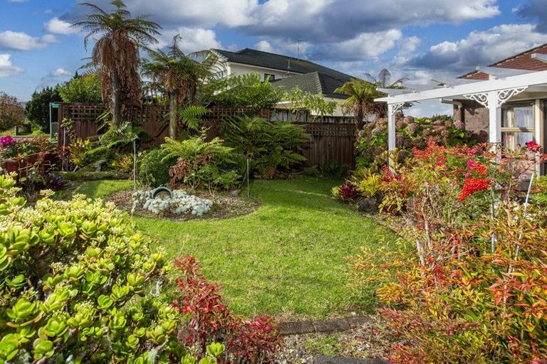 Photo of property in 134 Chelsea View Drive, Chatswood, Auckland, 0626