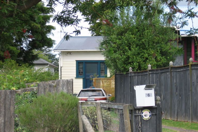 Photo of property in 1/16 Miro Street, New Lynn, Auckland, 0600