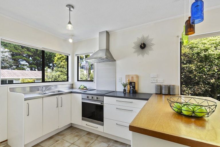 Photo of property in 5 Kilgour Way, Crofton Downs, Wellington, 6035