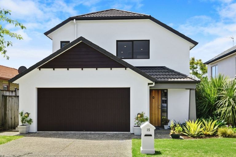 Photo of property in 15 Lilybank Crescent, East Tamaki, Auckland, 2013