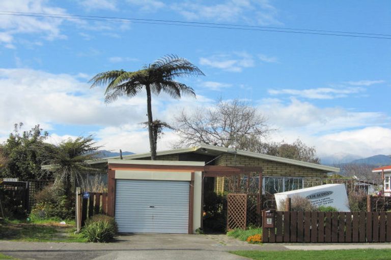 Photo of property in 22 Bartholomew Road, Levin, 5510