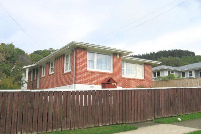 Photo of property in 33 Victory Crescent, Tawa, Wellington, 5028