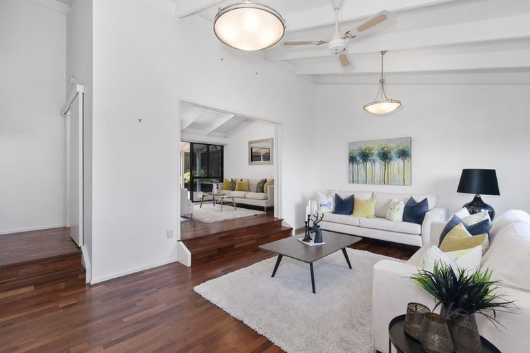 Photo of property in 1/9 Reynolds Place, Torbay, Auckland, 0630