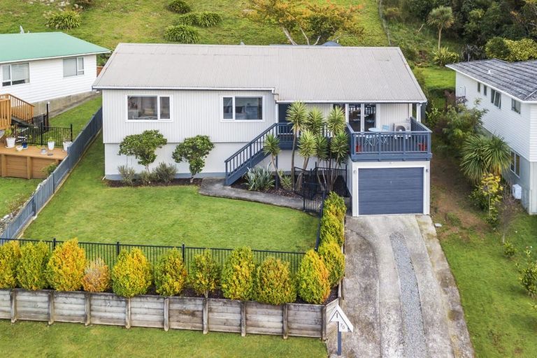 Photo of property in 70 Fyvie Avenue, Tawa, Wellington, 5028