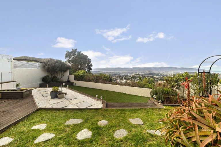 Photo of property in 89 Ashton Fitchett Drive, Brooklyn, Wellington, 6021