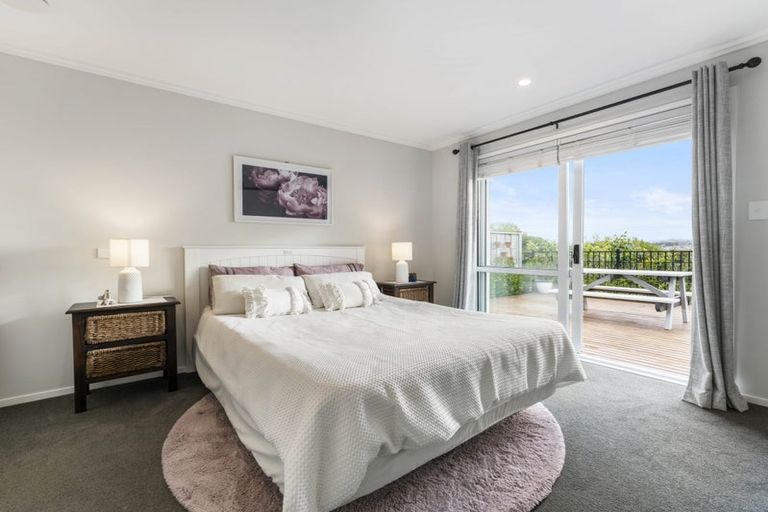 Photo of property in 10 Grenache Way, Kumeu, 0810