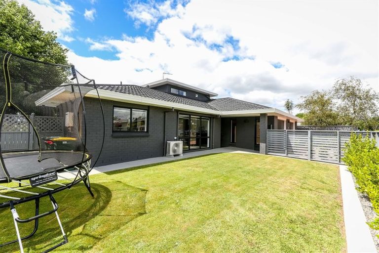 Photo of property in 40 Heta Road, Highlands Park, New Plymouth, 4312