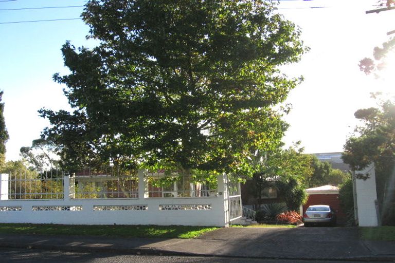 Photo of property in 52 Sylvan Crescent, Te Atatu South, Auckland, 0610