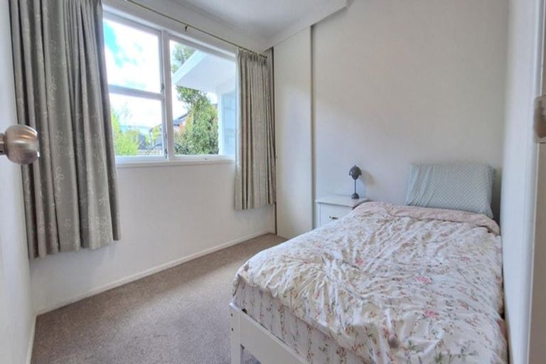Photo of property in 1/156 Carlisle Road, Northcross, Auckland, 0632