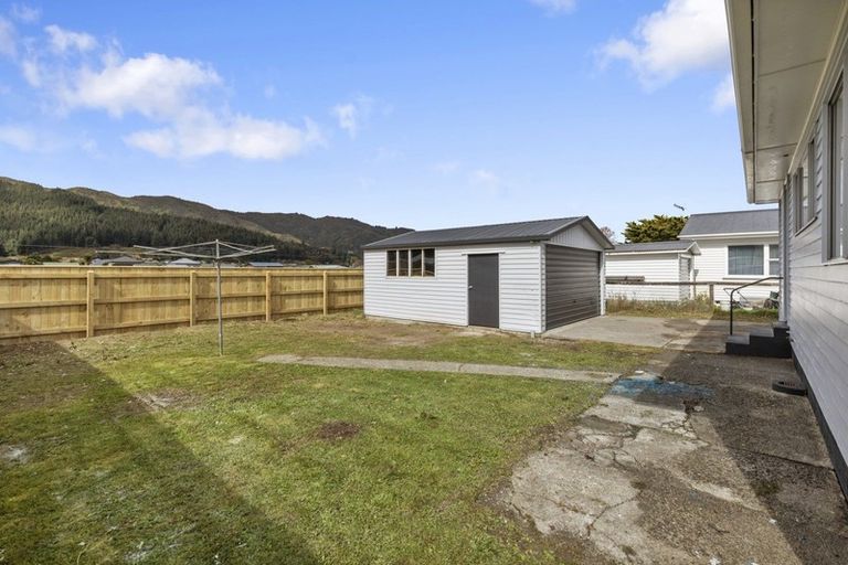 Photo of property in 242 Wellington Road, Wainuiomata, Lower Hutt, 5014