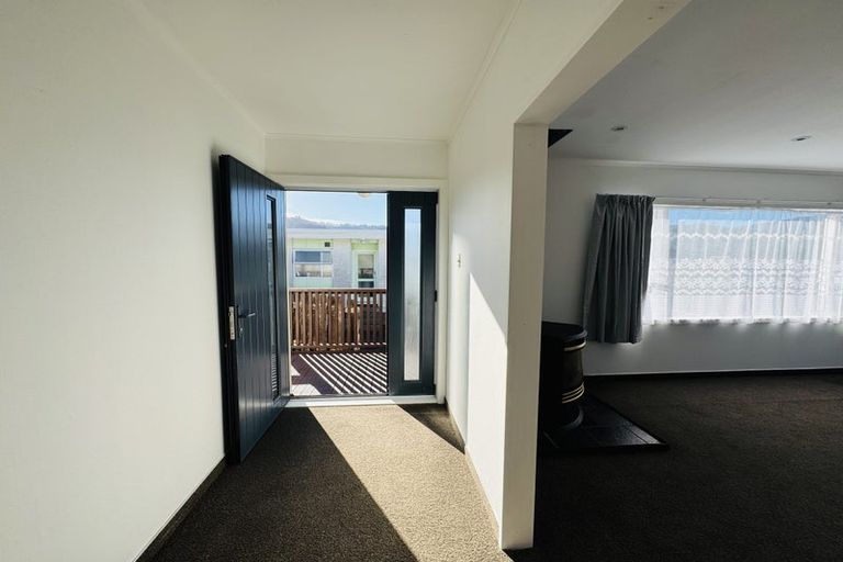 Photo of property in 5 Lincoln Grove, Wainuiomata, Lower Hutt, 5014