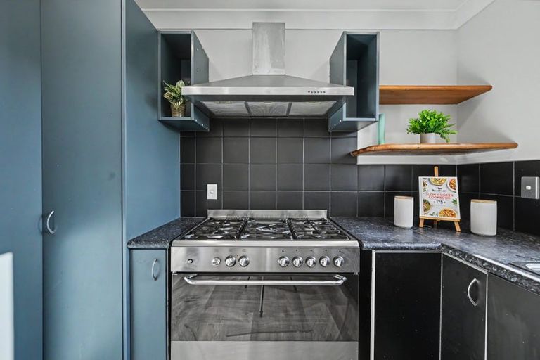 Photo of property in 30 Arlette Place, Massey, Auckland, 0614