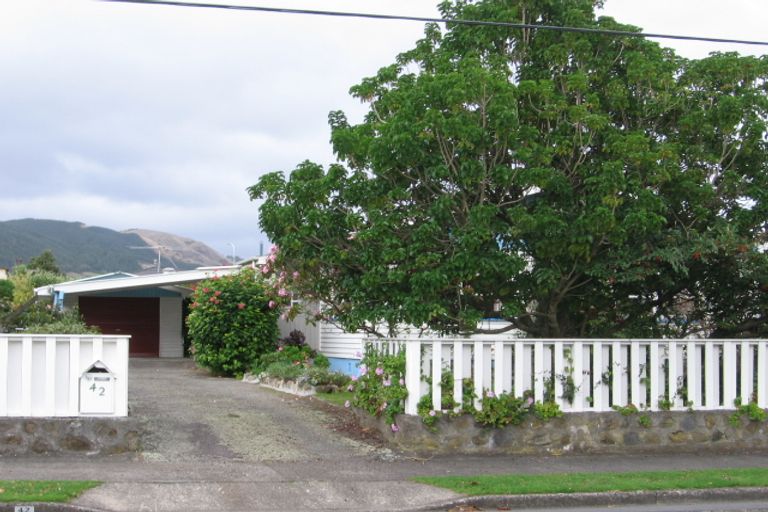 Photo of property in 42 Rimu Street, Waikanae, 5036