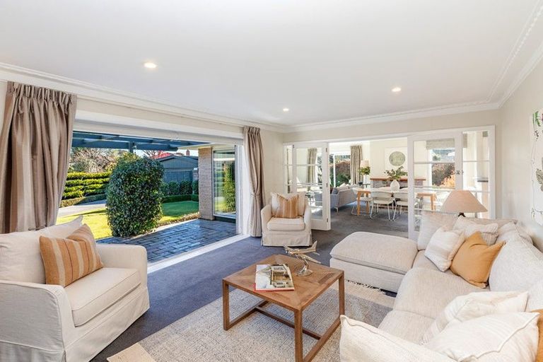 Photo of property in 17 Ilfracombe Place, Burnside, Christchurch, 8053