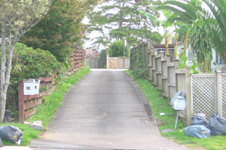 Photo of property in 17 Roick Parade, Glen Eden, Auckland, 0602