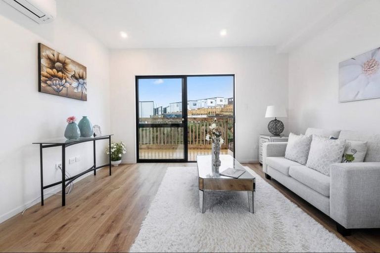 Photo of property in 33b Crestview Rise, Papakura, 2110