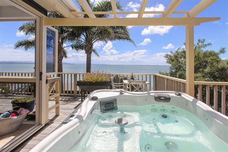 Photo of property in 28 Crispe Road, Clarks Beach, 2122