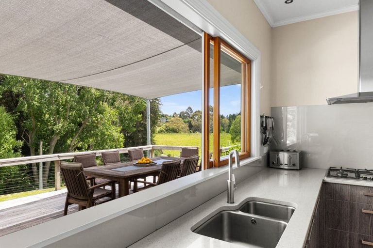 Photo of property in 137 Tauroa Road, Havelock North, 4130