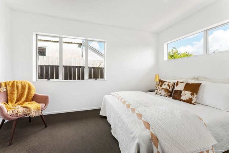 Photo of property in 104a Flanshaw Road, Te Atatu South, Auckland, 0610