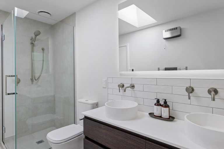 Photo of property in 18 Dyers Pass Road, Cashmere, Christchurch, 8022