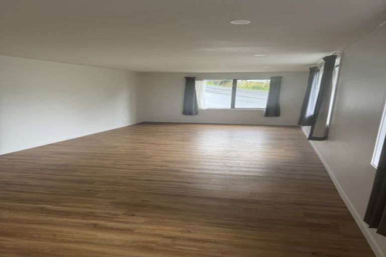 Photo of property in 12 Alston Avenue, Kelston, Auckland, 0602