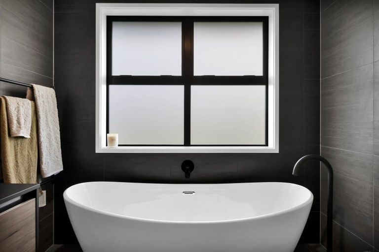 Photo of property in 6 Oliver O'leary Way, Westown, New Plymouth, 4310