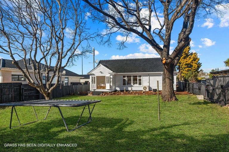 Photo of property in 325 Wainoni Road, Avondale, Christchurch, 8061