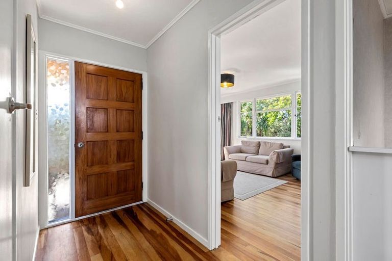 Photo of property in 16 William Bond Street, Stanley Point, Auckland, 0624