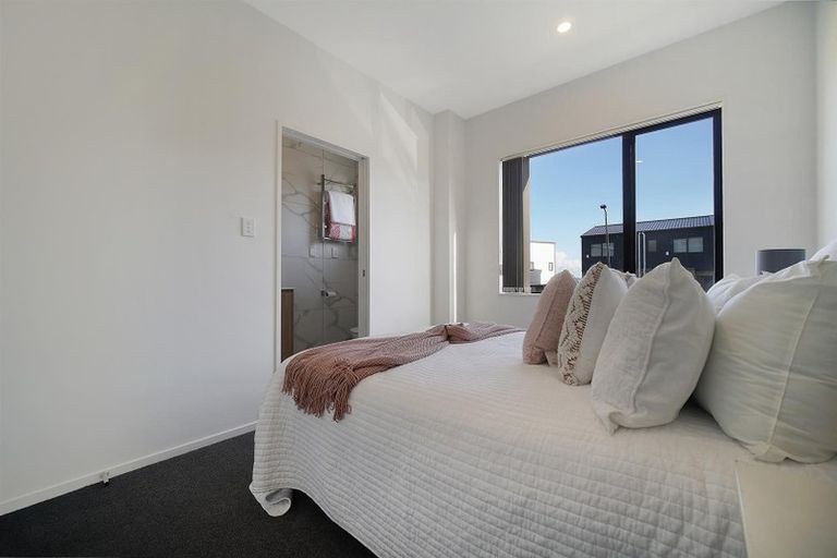 Photo of property in 22b Crestview Rise, Papakura, 2110