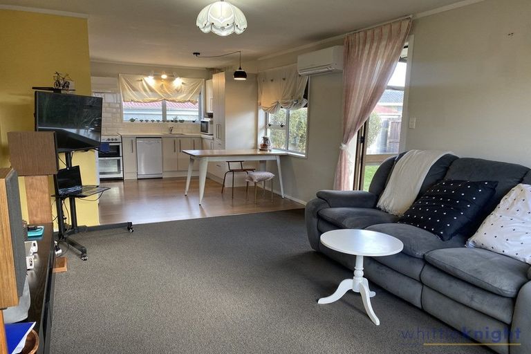 Photo of property in 2/19 Salford Avenue, Redwood, Christchurch, 8051