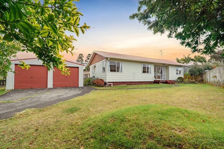 Photo of property in 19 Carnoustie Drive, Wattle Downs, Auckland, 2103