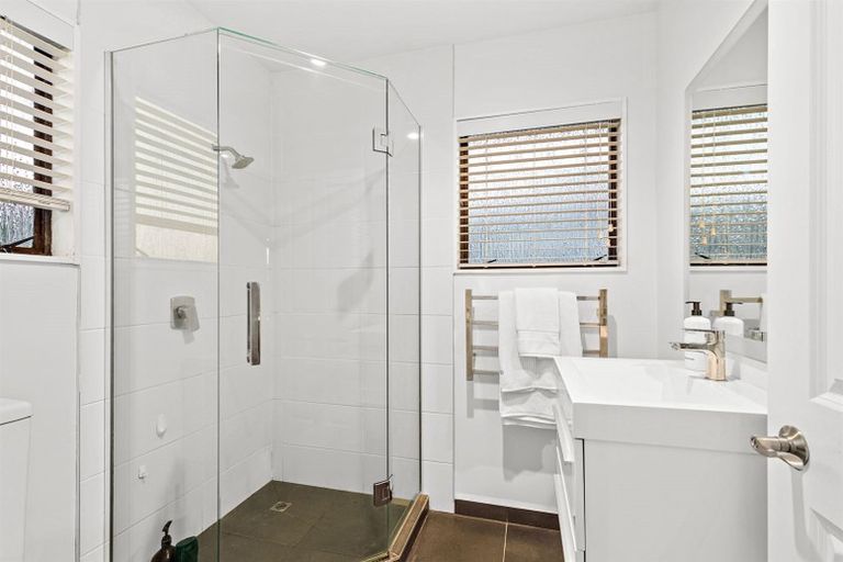 Photo of property in 2/6 Braemar Road, Rothesay Bay, Auckland, 0630