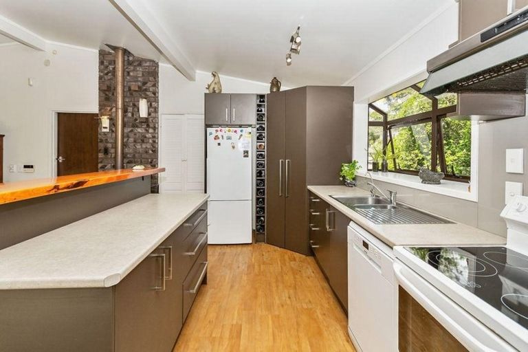 Photo of property in 106 Te Atatu Road, Te Atatu South, Auckland, 0610