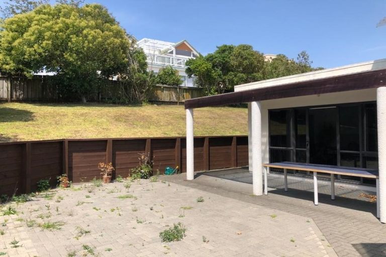 Photo of property in 18 Lobelia Rise, Goodwood Heights, Auckland, 2105