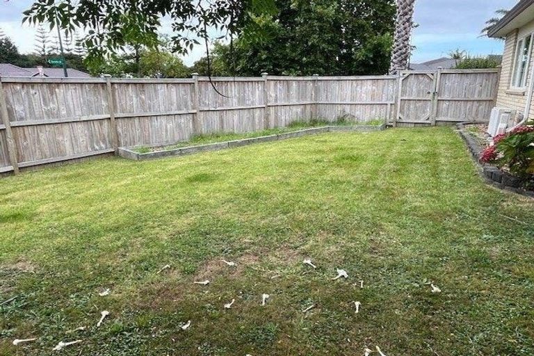 Photo of property in 28 Craigavon Drive, East Tamaki, Auckland, 2013