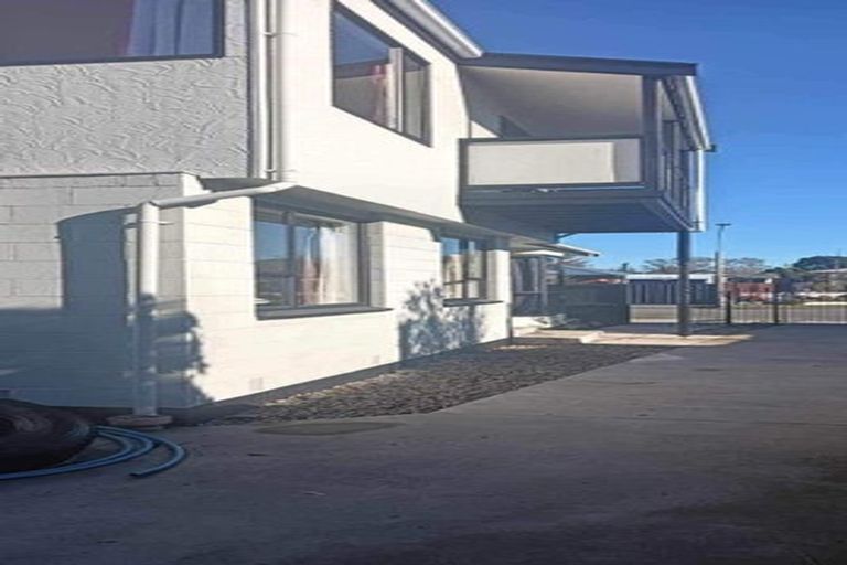 Photo of property in 10 Inca Place, Redwood, Christchurch, 8051