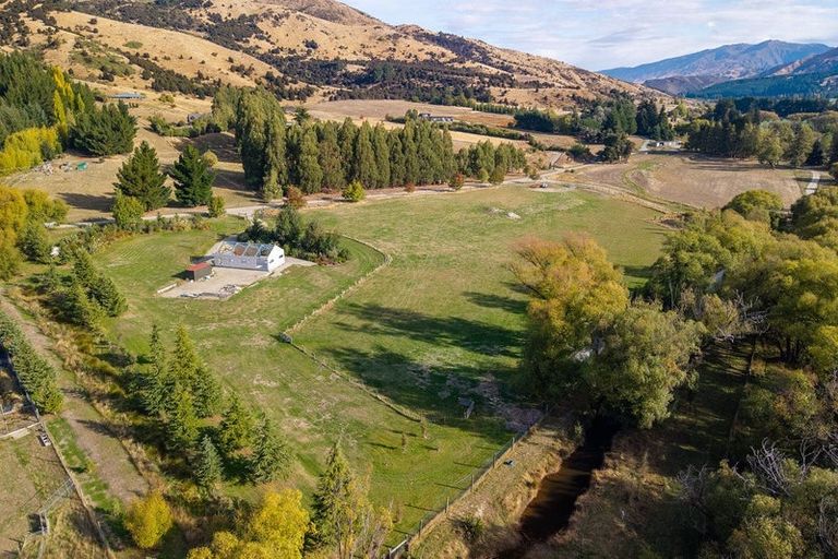Photo of property in 930 Mount Barker Road, Wanaka, 9382