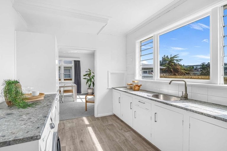 Photo of property in 18 Dudley Street, Levin, 5510