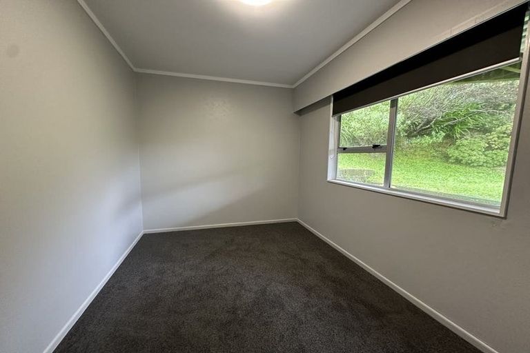 Photo of property in 15 Edgecombe Street, Newlands, Wellington, 6037