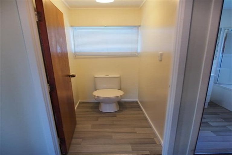Photo of property in 8 Katrina Place, Massey, Auckland, 0614
