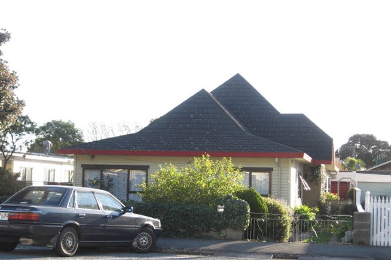 Photo of property in 60 Oroua Street, Eastbourne, Lower Hutt, 5013