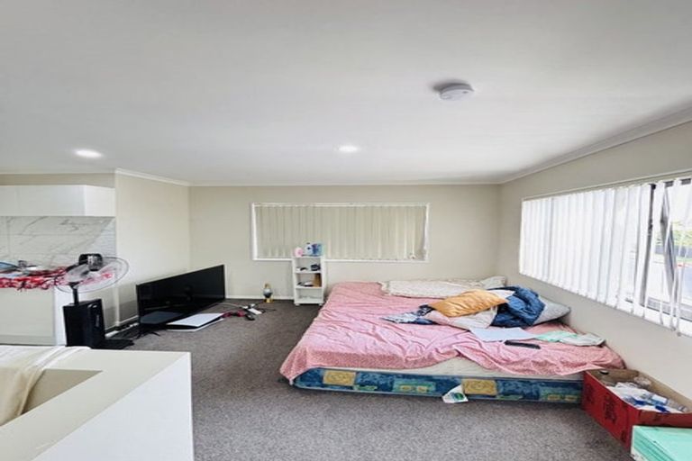 Photo of property in 1/2 Cameron Street, Papakura, 2110