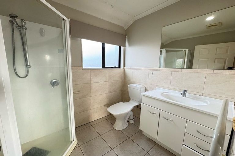 Photo of property in 197 Henderson Valley Road, Henderson, Auckland, 0612