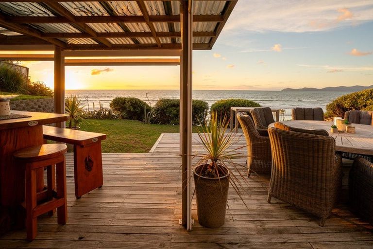 Photo of property in 52 Ames Street, Paekakariki, 5034