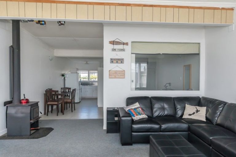 Photo of property in 1/2 Himatangi Street, Himatangi Beach, Foxton, 4891