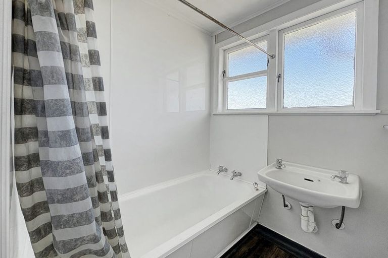 Photo of property in 26-28 Matipo Street, Castlecliff, Whanganui, 4501