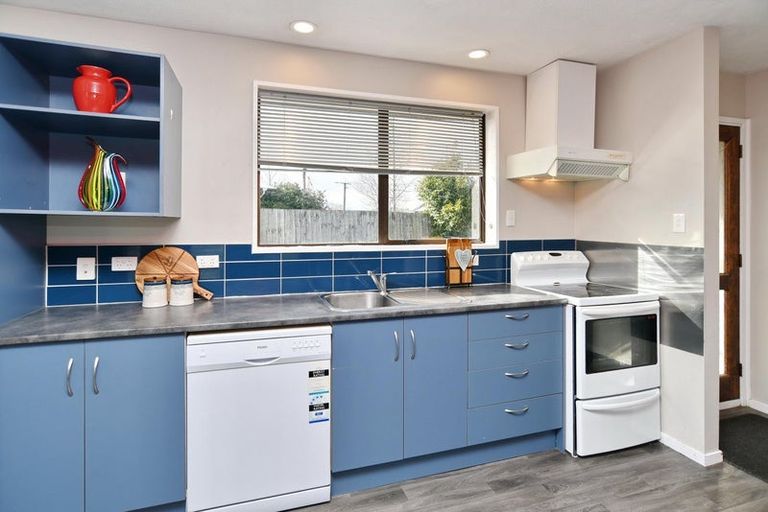 Photo of property in 31 Tyrone Street, Belfast, Christchurch, 8051