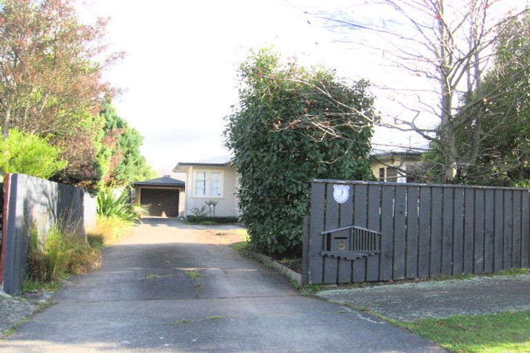 Photo of property in 9 Durham Crescent, Palmerston North, 4414