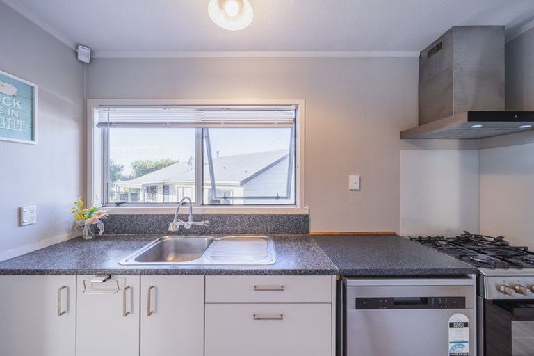 Photo of property in 29 Matipo Crescent, Pukete, Hamilton, 3200