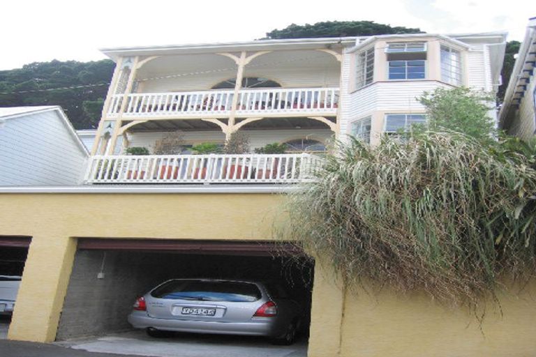 Photo of property in 21 Scarborough Terrace, Mount Victoria, Wellington, 6011